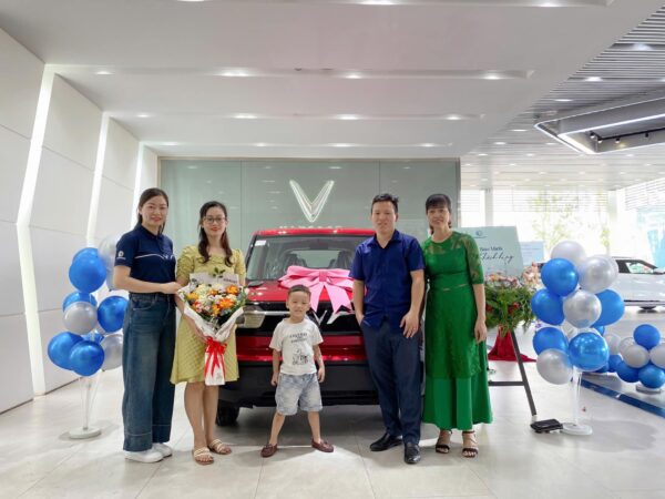 Khánh Vân - Phụ trách kinh doanh Vinfast Hải Dương - Giao xe 10